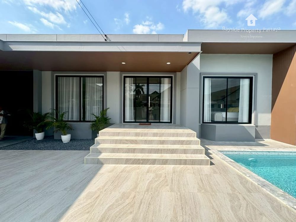 Spacious 4-Bedroom Pool Villa for Sale in East Pattaya 2