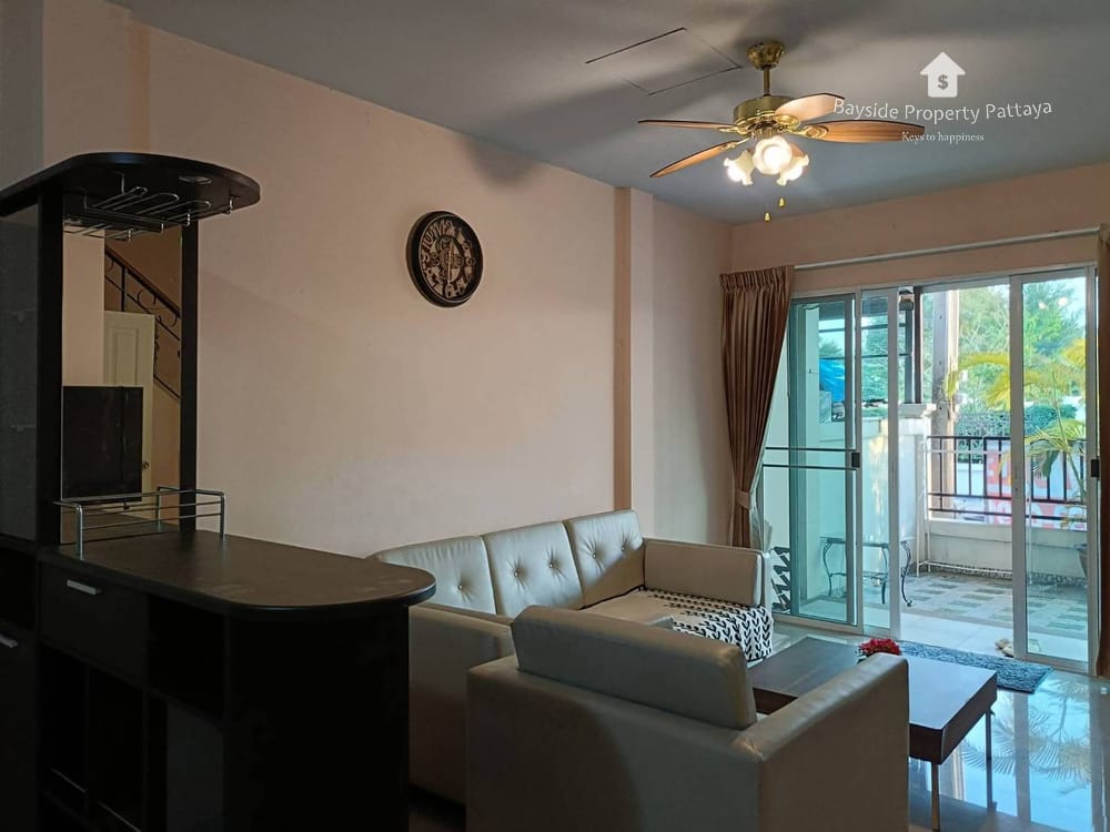 Pet-Friendly 3-Bedroom Townhouse with Air Conditioning in East Pattaya 7