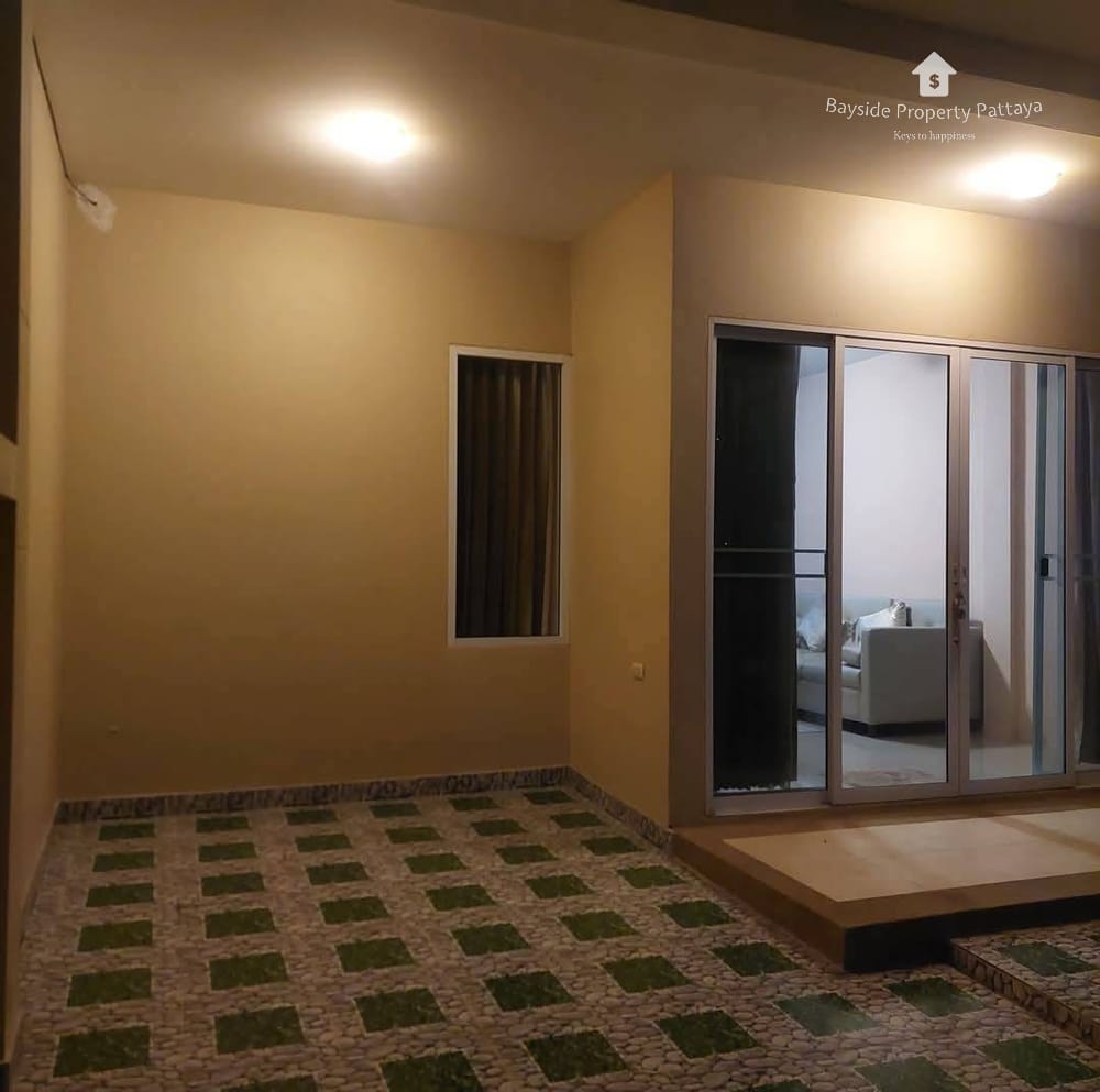 Pet-Friendly 3-Bedroom Townhouse with Air Conditioning in East Pattaya 10