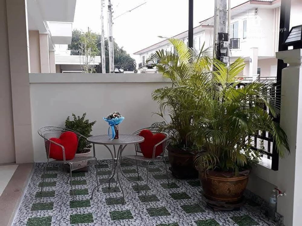 Pet-Friendly 3-Bedroom Townhouse with Air Conditioning in East Pattaya 11