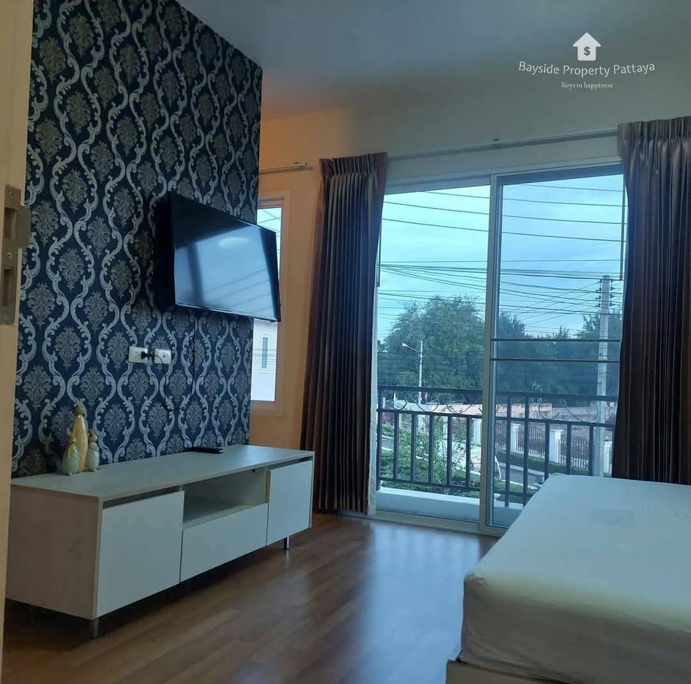 Pet-Friendly 3-Bedroom Townhouse with Air Conditioning in East Pattaya 17