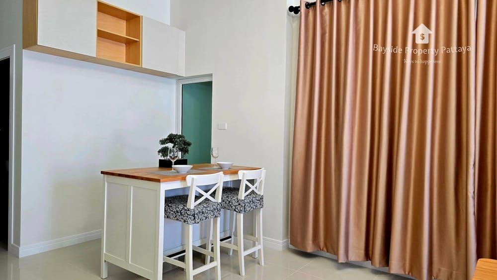 Moderne 3-Schlafzimmer Poolvilla zur Miete in Ost-Pattaya mit Stadtblick & Klimaanlage 8