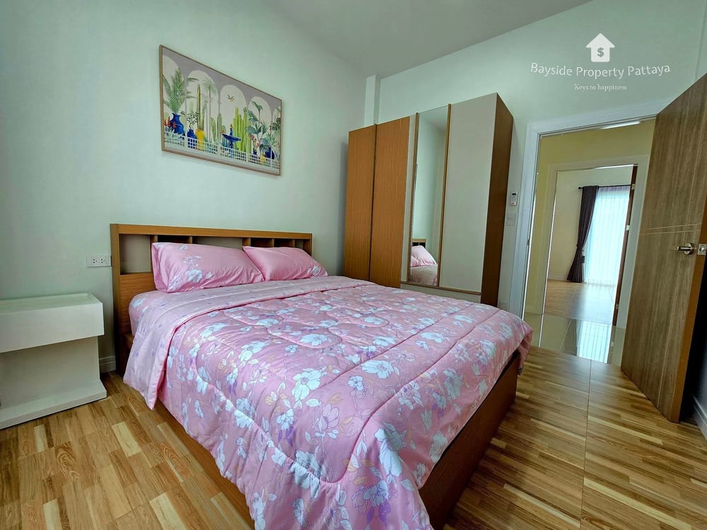 Moderne 3-Schlafzimmer Poolvilla zur Miete in Ost-Pattaya mit Stadtblick & Klimaanlage 9