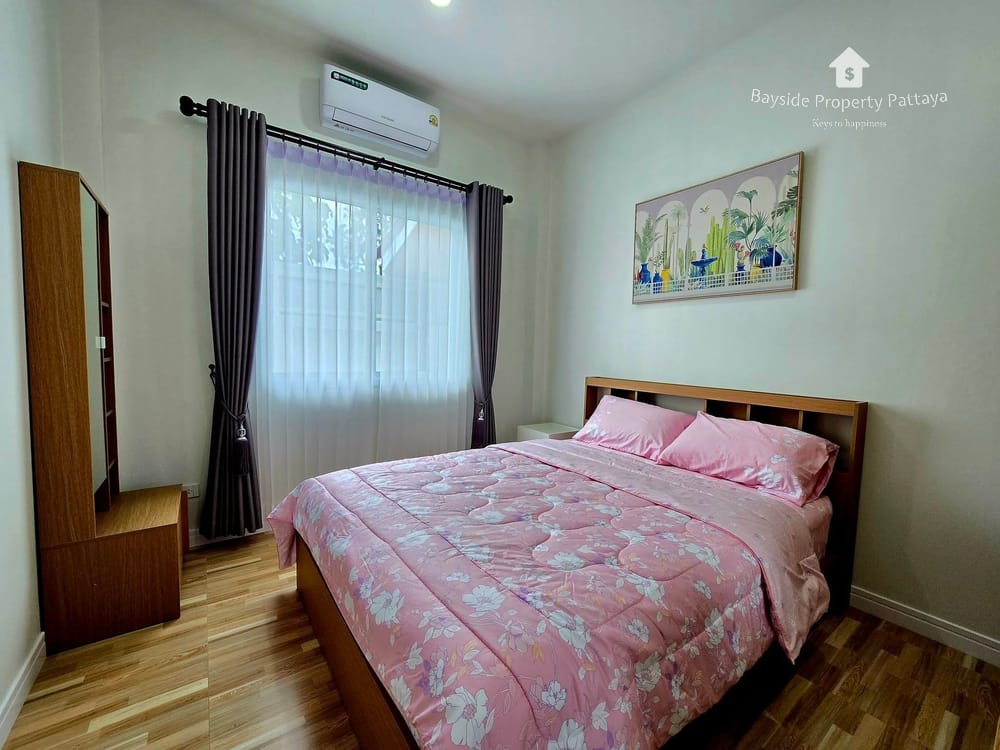 Moderne 3-Schlafzimmer Poolvilla zur Miete in Ost-Pattaya mit Stadtblick & Klimaanlage 10