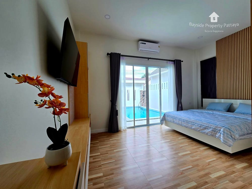 Moderne 3-Schlafzimmer Poolvilla zur Miete in Ost-Pattaya mit Stadtblick & Klimaanlage 12