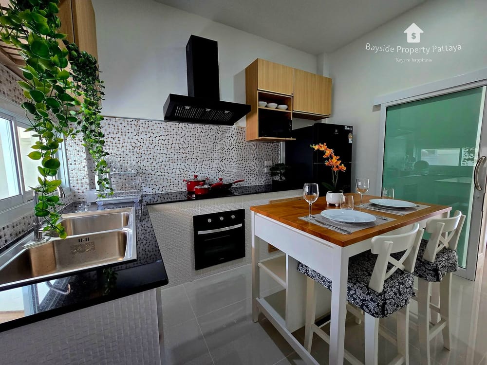 Moderne 3-Schlafzimmer Poolvilla zur Miete in Ost-Pattaya mit Stadtblick & Klimaanlage 14