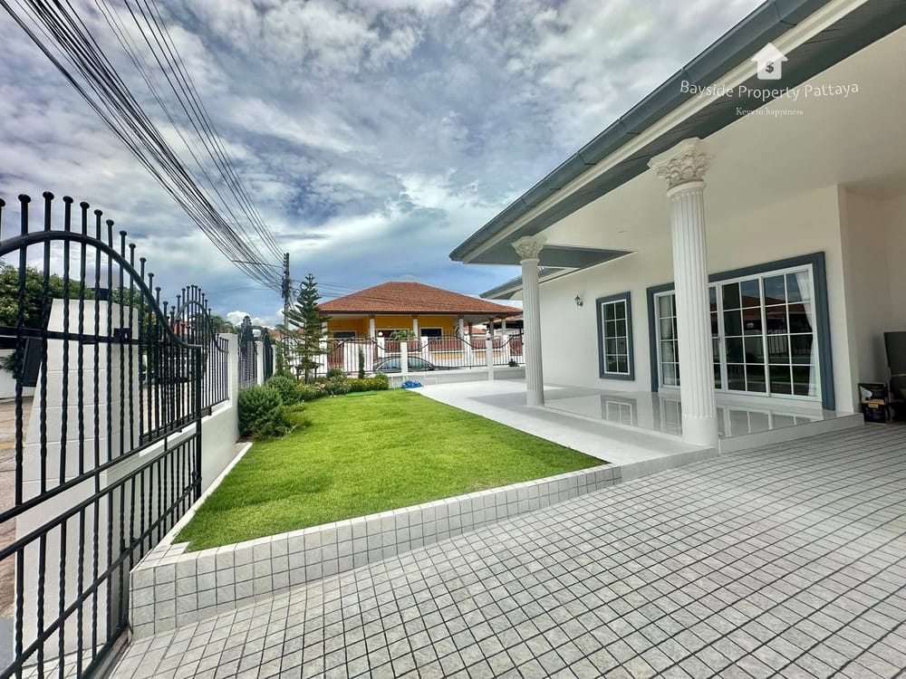 Spacious 3-Bedroom Detached House for Sale in Eakmongkol Village 4, East Pattaya - Pet Friendly 11