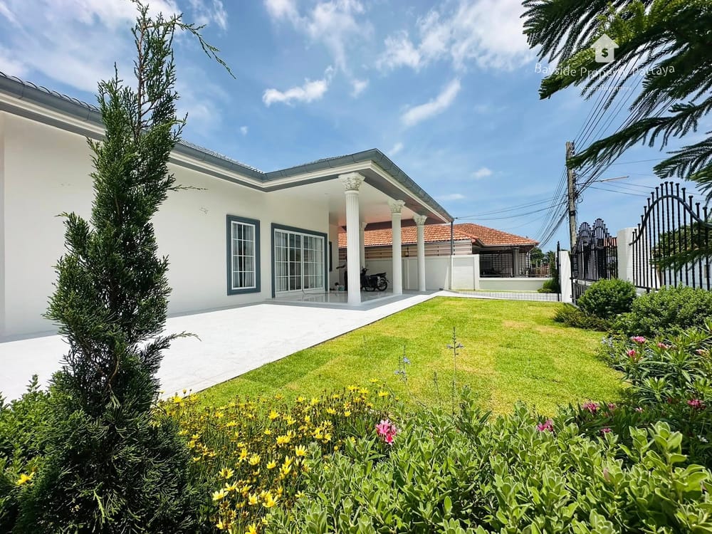 Spacious 3-Bedroom Detached House for Sale in Eakmongkol Village 4, East Pattaya - Pet Friendly 12