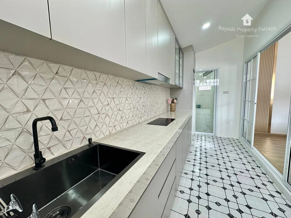 Spacious 3-Bedroom Detached House for Sale in Eakmongkol Village 4, East Pattaya - Pet Friendly 16