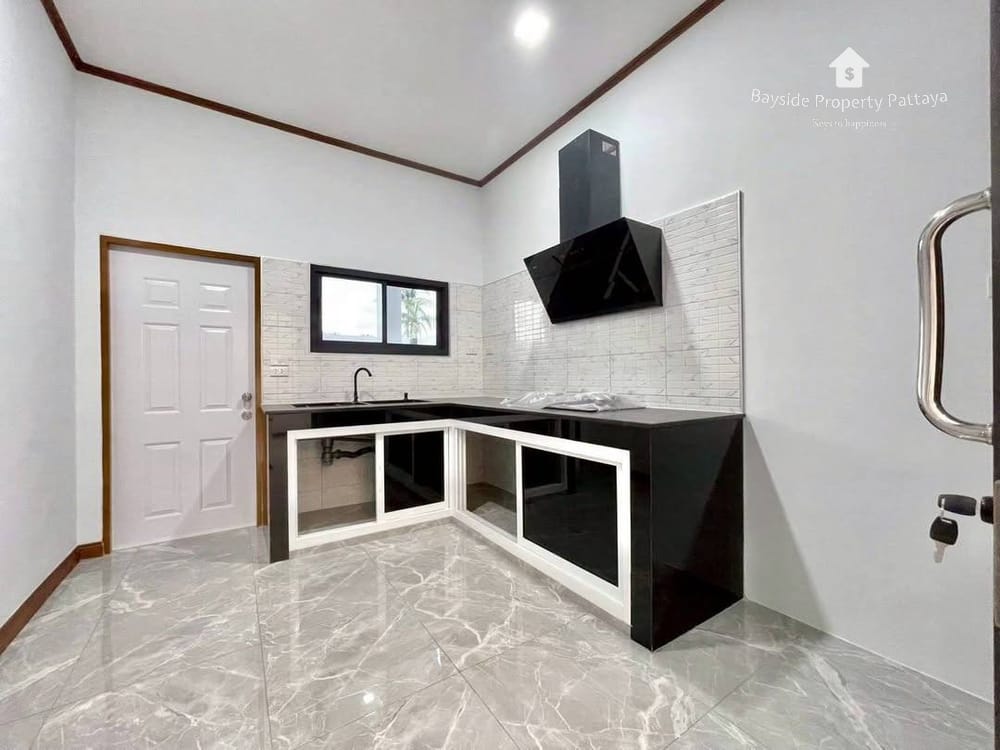 Spacious 3-Bedroom Detached House for Sale in East Pattaya - Pet Friendly with Air Conditioning 8