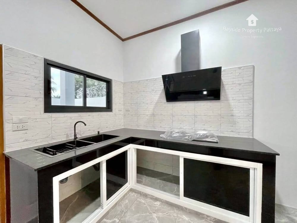 Spacious 3-Bedroom Detached House for Sale in East Pattaya - Pet Friendly with Air Conditioning 9