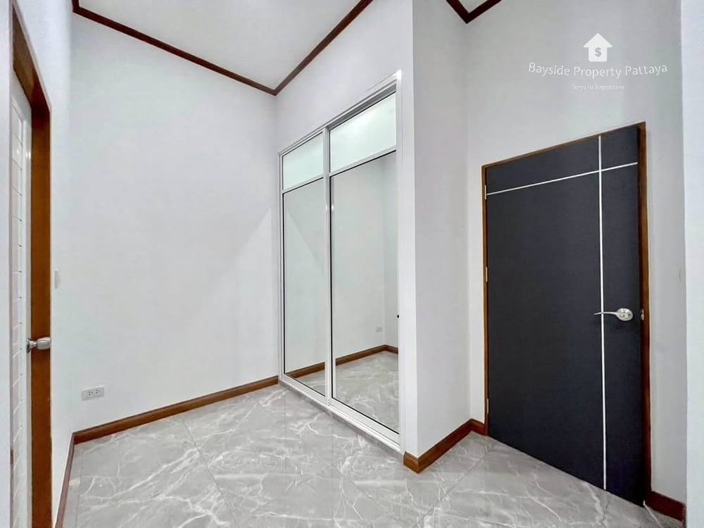 Spacious 3-Bedroom Detached House for Sale in East Pattaya - Pet Friendly with Air Conditioning 6