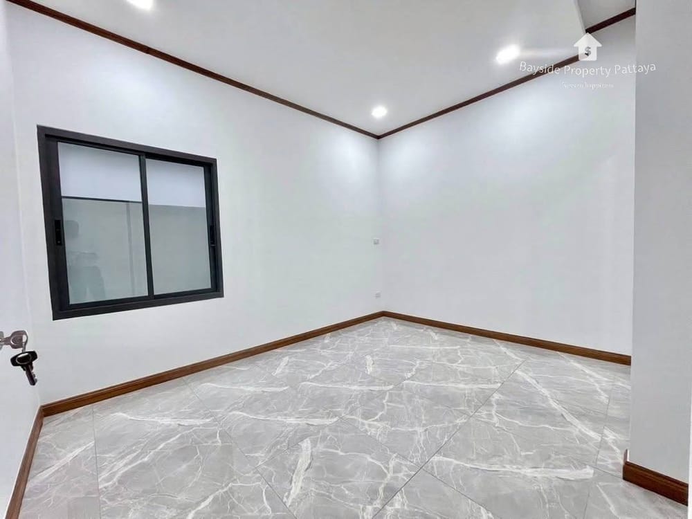 Spacious 3-Bedroom Detached House for Sale in East Pattaya - Pet Friendly with Air Conditioning 5