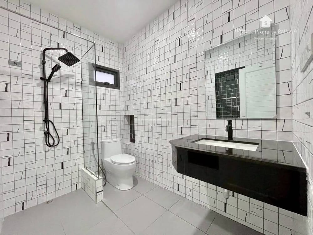 Spacious 3-Bedroom Detached House for Sale in East Pattaya - Pet Friendly with Air Conditioning 17