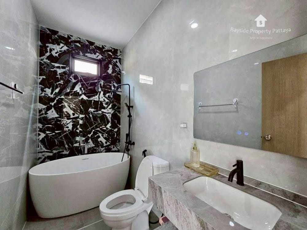 Spacious 3-Bedroom Pool Villa for Rent in East Pattaya - Pet Friendly with Air Conditioning 16
