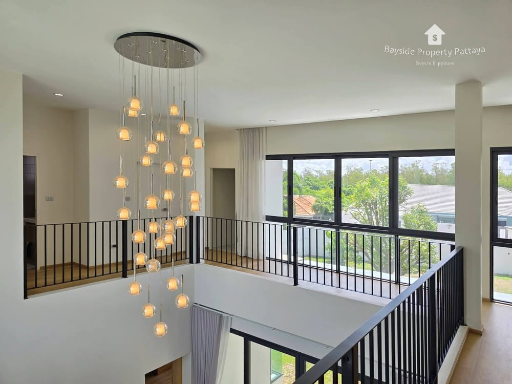 Spacious 6-Bedroom Detached House for Sale in East Pattaya with Air Conditioning 7