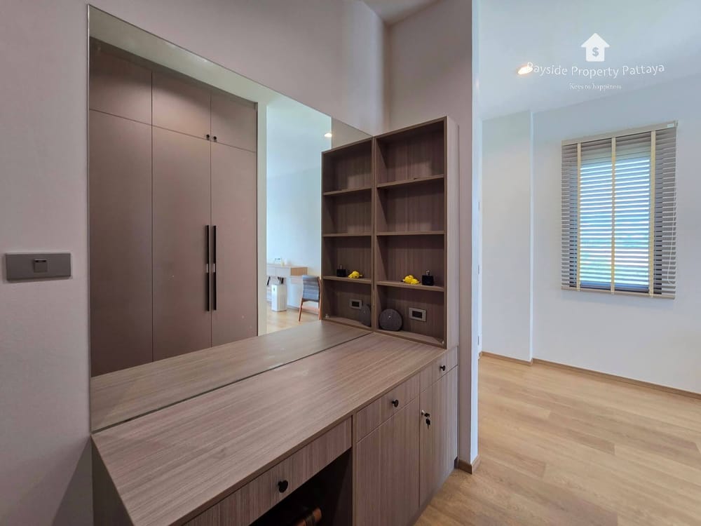 Spacious 6-Bedroom Detached House for Sale in East Pattaya with Air Conditioning 9