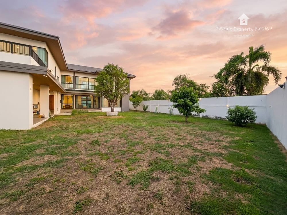 Spacious 6-Bedroom Detached House for Sale in East Pattaya with Air Conditioning 11