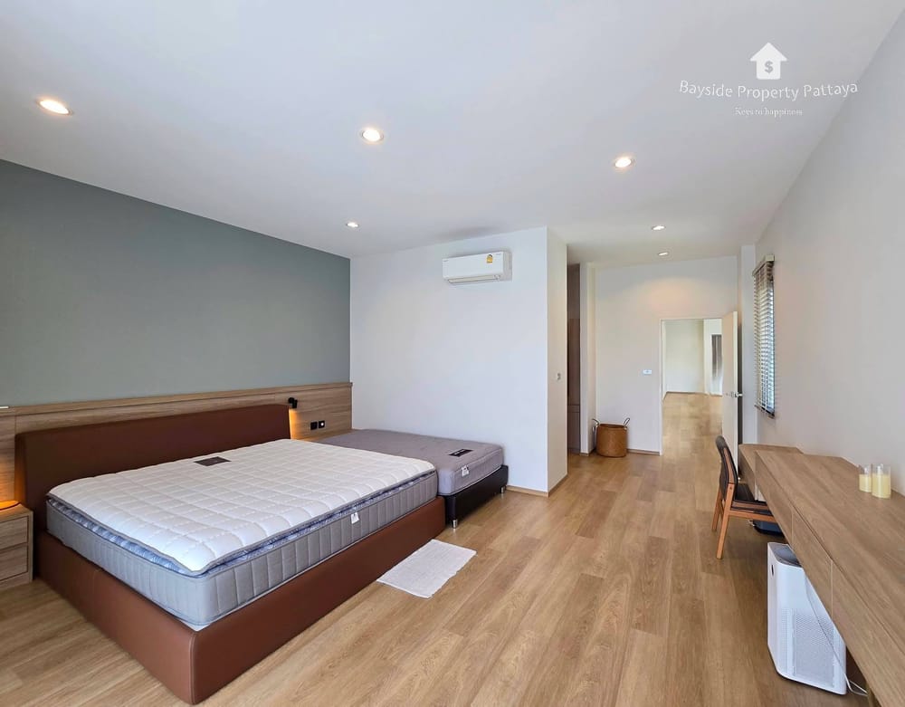 Spacious 6-Bedroom Detached House for Sale in East Pattaya with Air Conditioning 13