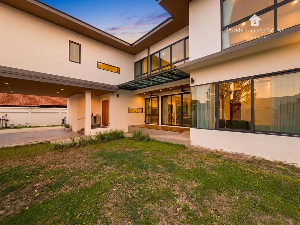 Spacious 6-Bedroom Detached House for Sale in East Pattaya with Air Conditioning 14