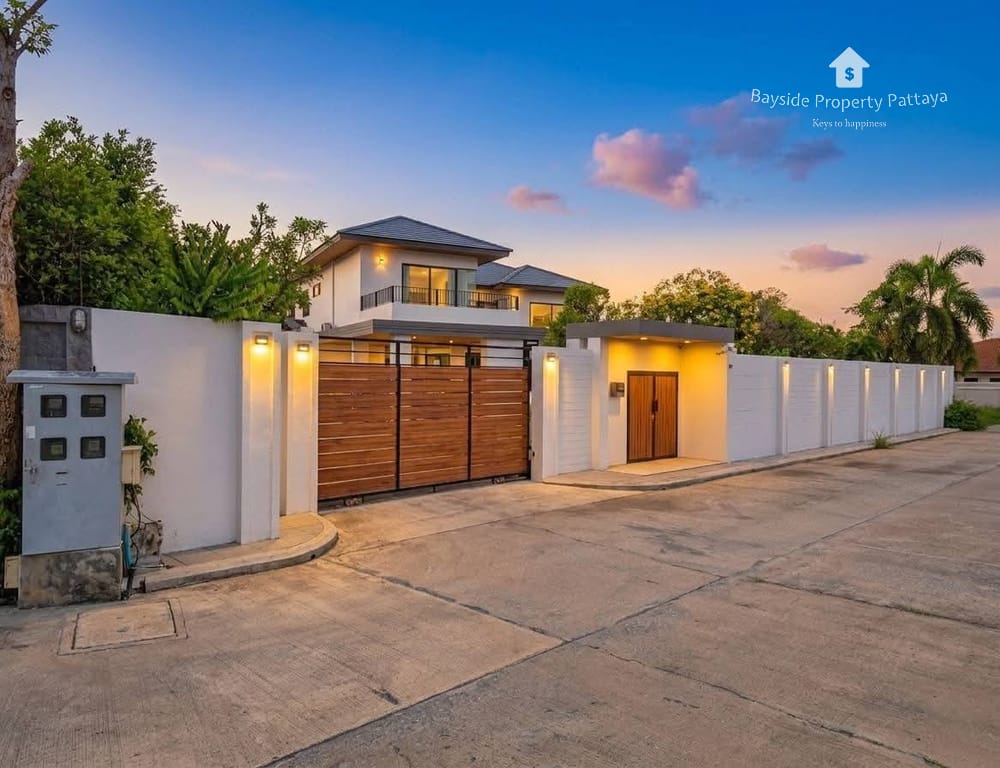 Spacious 6-Bedroom Detached House for Sale in East Pattaya with Air Conditioning 15