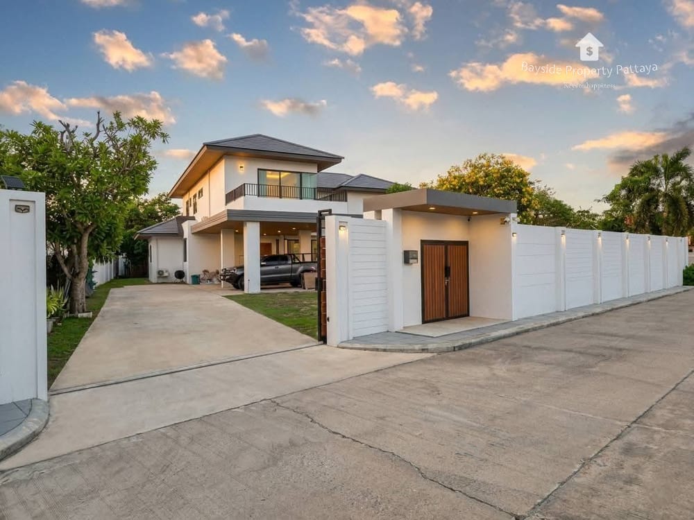 Spacious 6-Bedroom Detached House for Sale in East Pattaya with Air Conditioning 23