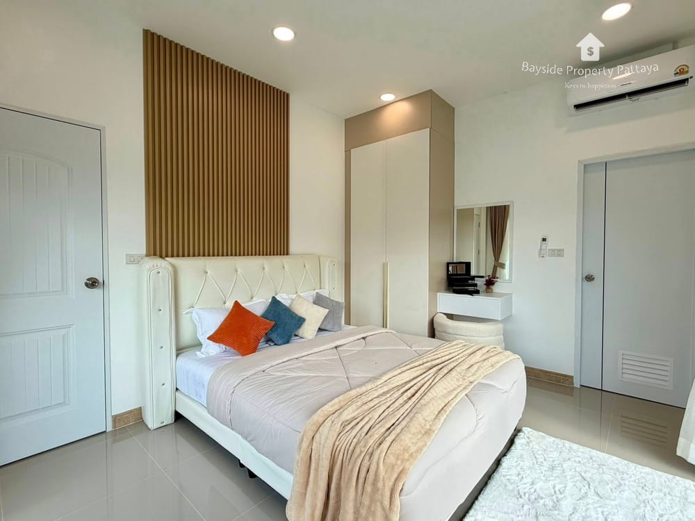 Eakmongkol Village 4: Villa mit 3 Schlafzimmern, Pool & Stadtblick in Ost-Pattaya 15