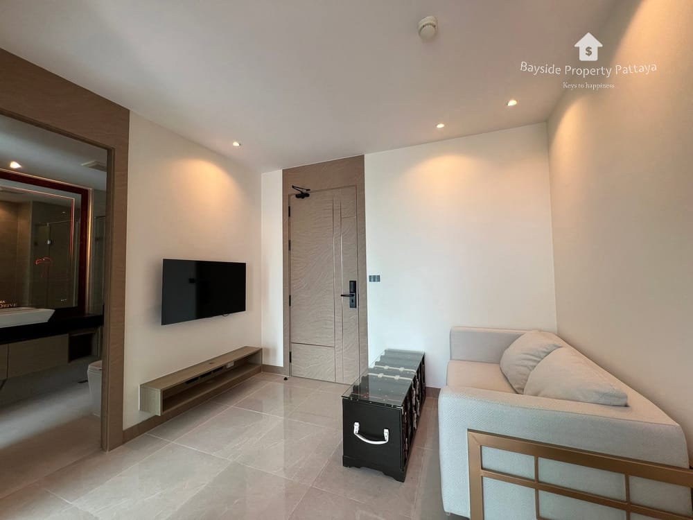 Stunning 1-Bedroom Sea View Condo for Sale at The Riviera Ocean Drive, Jomtien 6