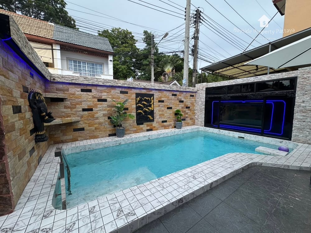 Spacious 3-Bedroom Pool Villa with City View for Sale in Pattaya City 2