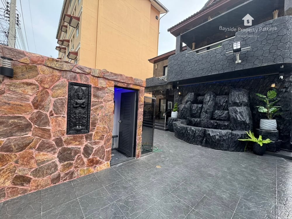 Spacious 3-Bedroom Pool Villa with City View for Sale in Pattaya City 3