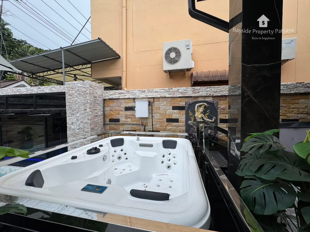 Spacious 3-Bedroom Pool Villa with City View for Sale in Pattaya City 4