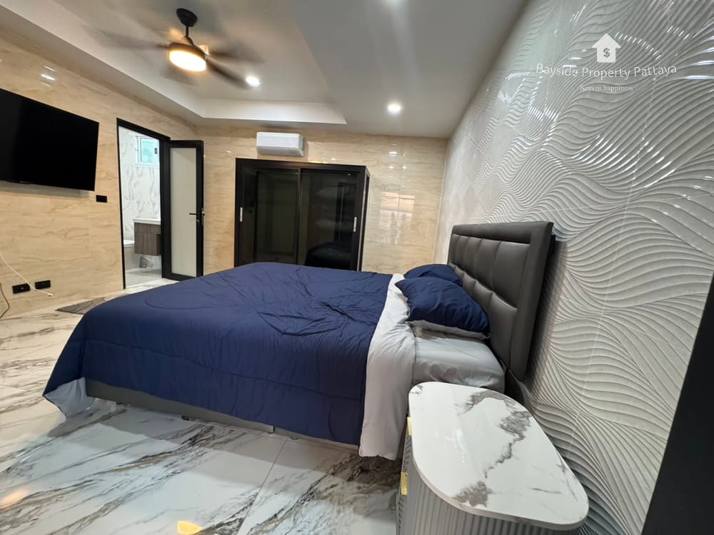 Spacious 3-Bedroom Pool Villa with City View for Sale in Pattaya City 7