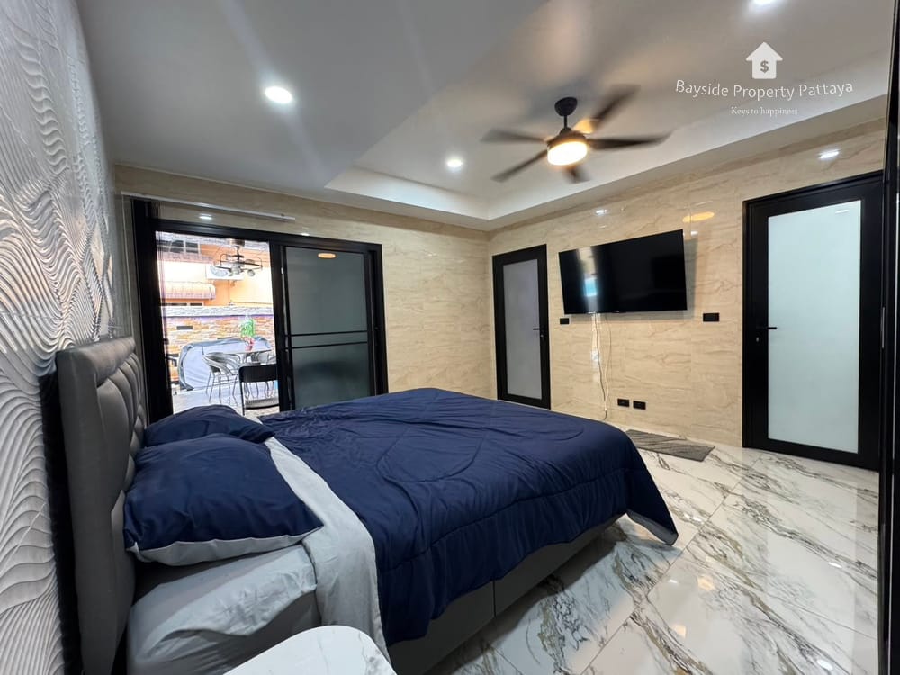 Spacious 3-Bedroom Pool Villa with City View for Sale in Pattaya City 8