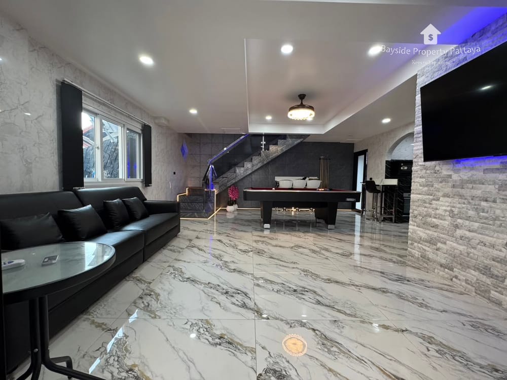 Spacious 3-Bedroom Pool Villa with City View for Sale in Pattaya City 11