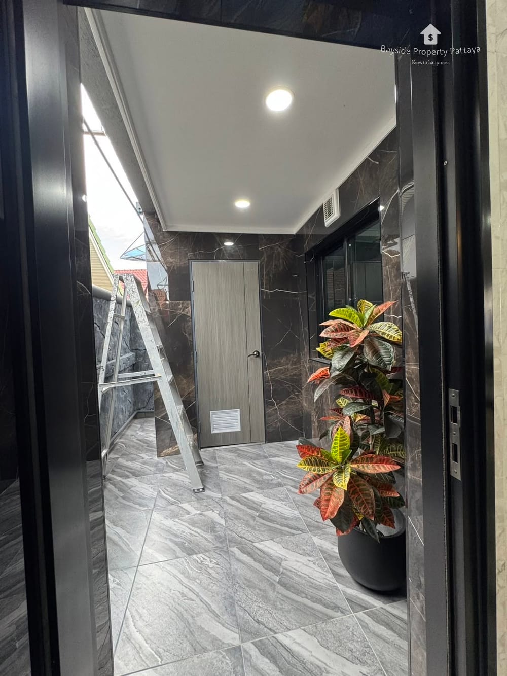 Spacious 3-Bedroom Pool Villa with City View for Sale in Pattaya City 19