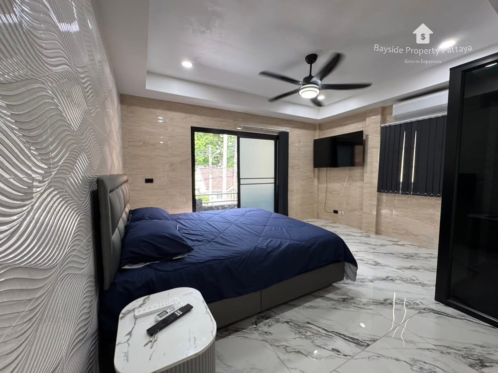 Spacious 3-Bedroom Pool Villa with City View for Sale in Pattaya City 21