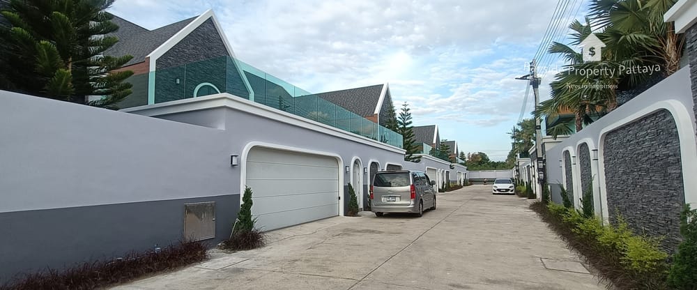 Spacious 4-Bedroom Villa for Sale and Rent in East Pattaya 14
