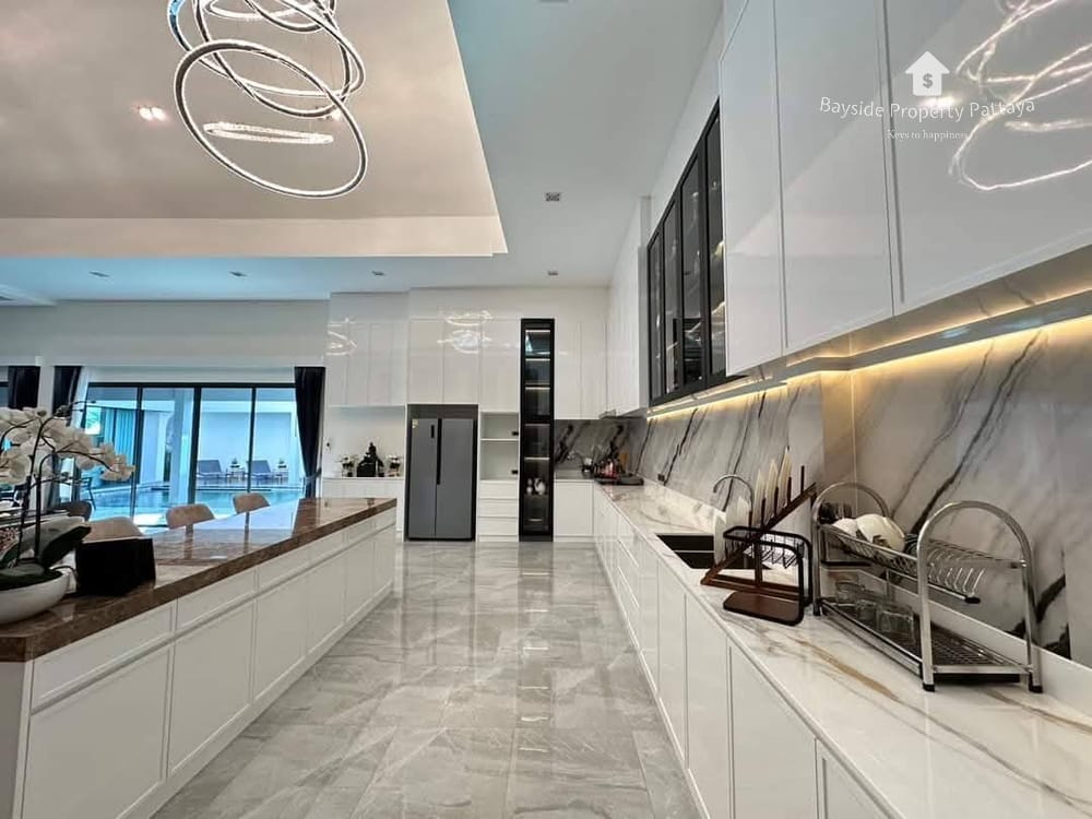 Spacious 4-Bedroom Villa for Sale and Rent in East Pattaya 17