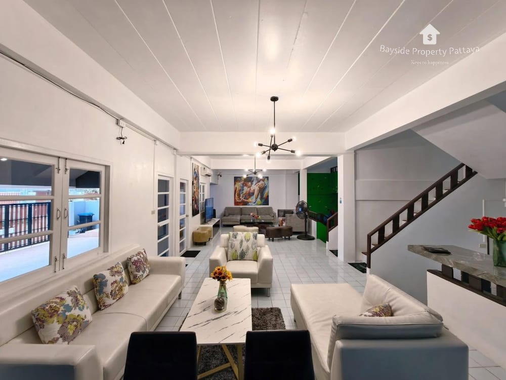 Großzügige 12-Schlafzimmer Pool-Villa in Jomtien, Pattaya zu verkaufen – Haustierfreundlich 13