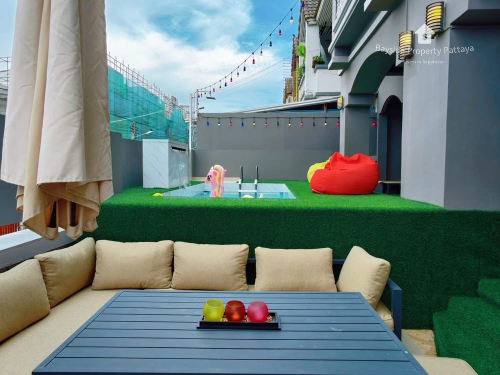 Großzügige 12-Schlafzimmer Pool-Villa in Jomtien, Pattaya zu verkaufen – Haustierfreundlich 24
