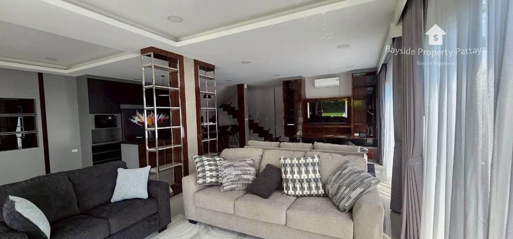 Spacious 4-Bedroom Villa for Sale and Rent in East Pattaya - Pet Friendly with Air Conditioning 5