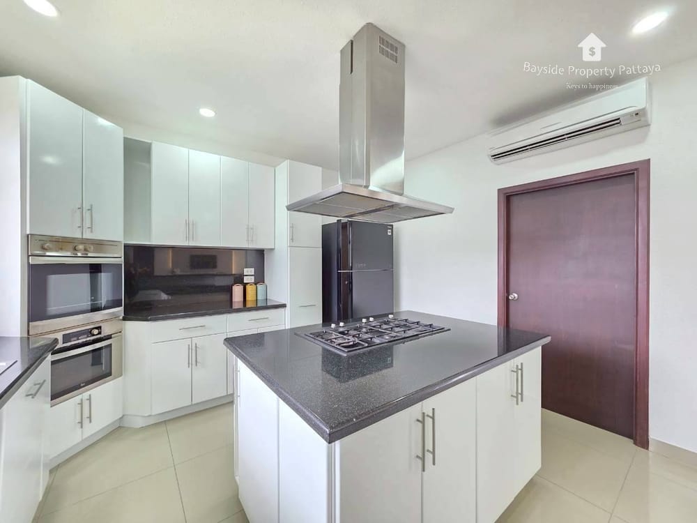 Spacious 4-Bedroom Pool Villa with Air Conditioning in East Pattaya 8