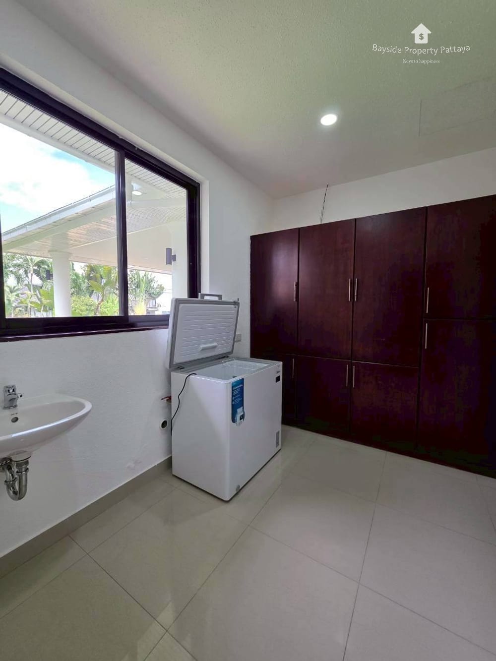 Spacious 4-Bedroom Pool Villa with Air Conditioning in East Pattaya 9