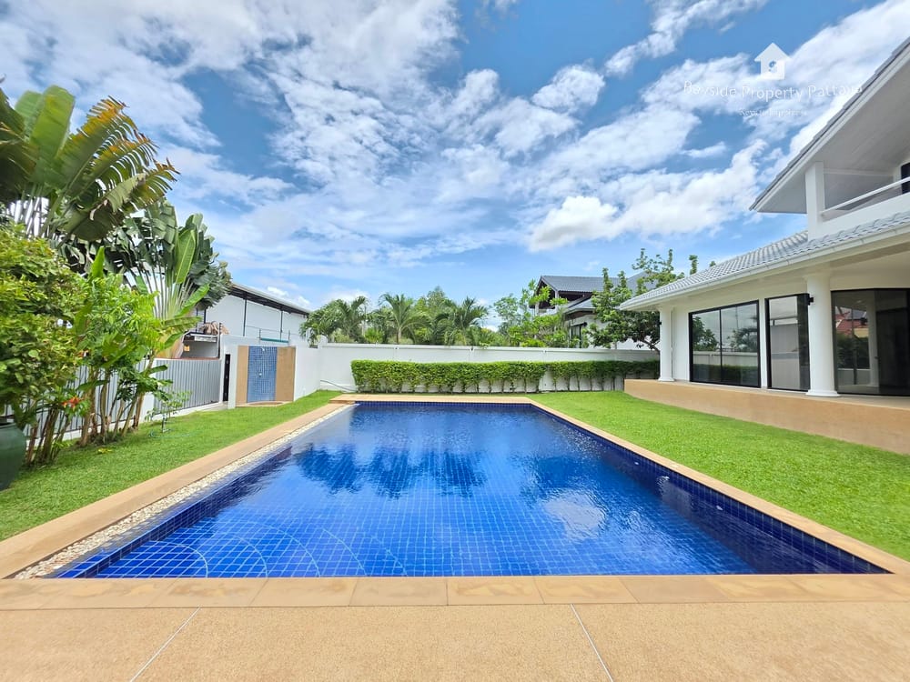 Spacious 4-Bedroom Pool Villa with Air Conditioning in East Pattaya 11