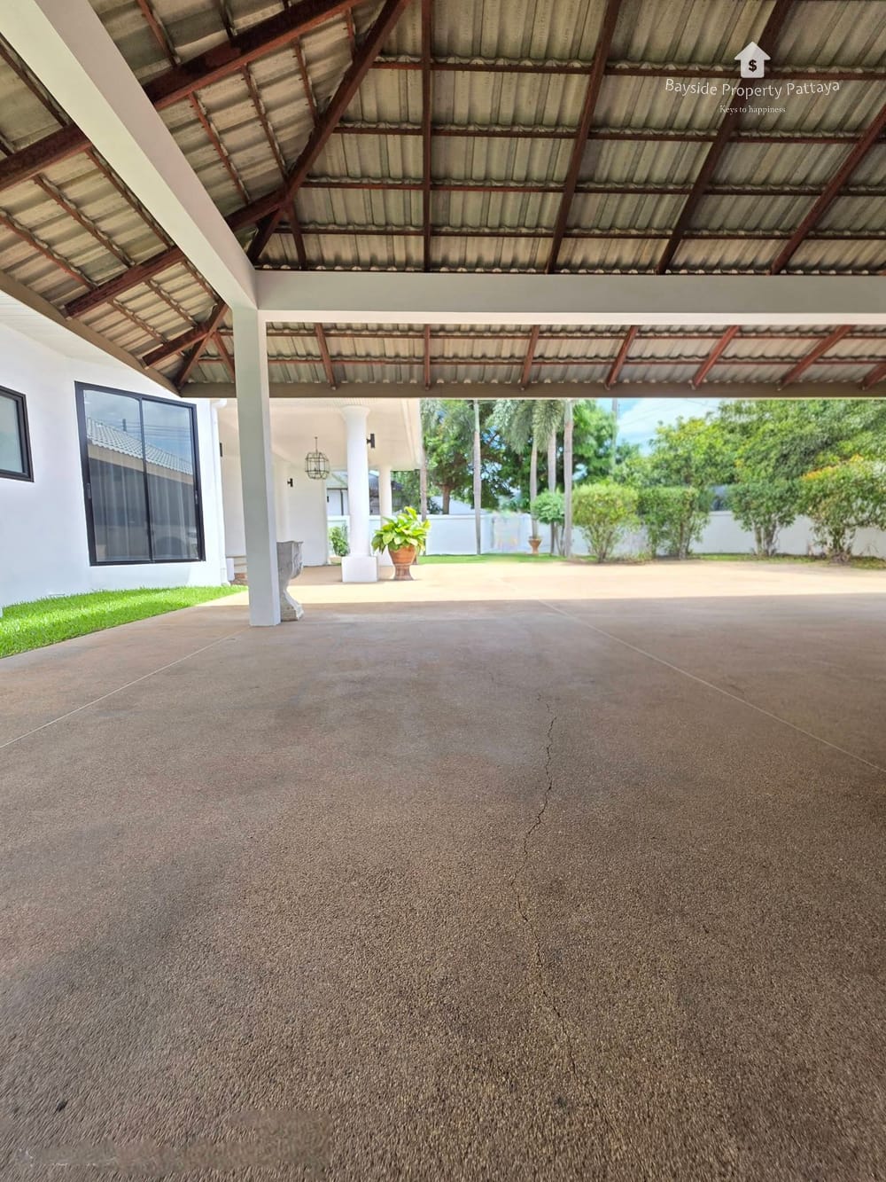 Spacious 4-Bedroom Pool Villa with Air Conditioning in East Pattaya 13