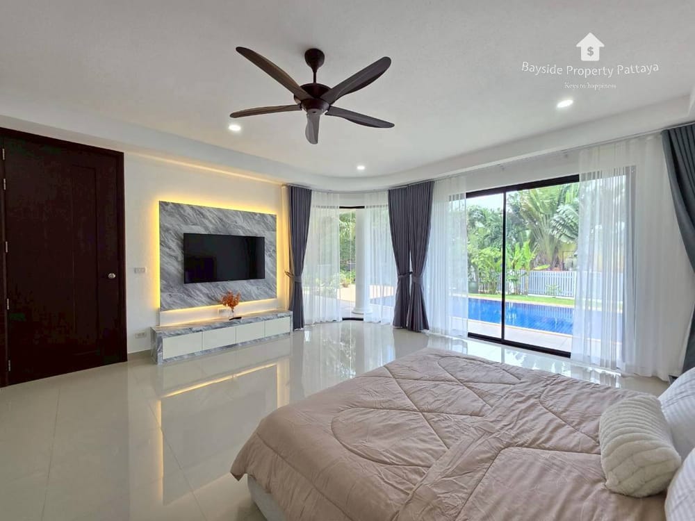 Spacious 4-Bedroom Pool Villa with Air Conditioning in East Pattaya 16