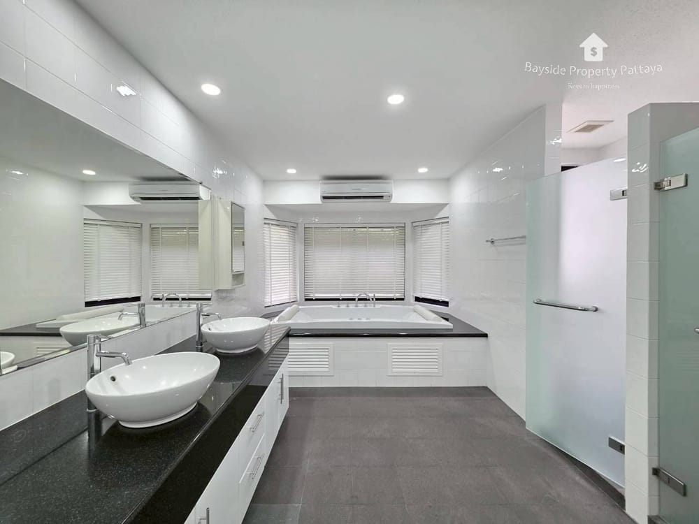 Spacious 4-Bedroom Pool Villa with Air Conditioning in East Pattaya 24