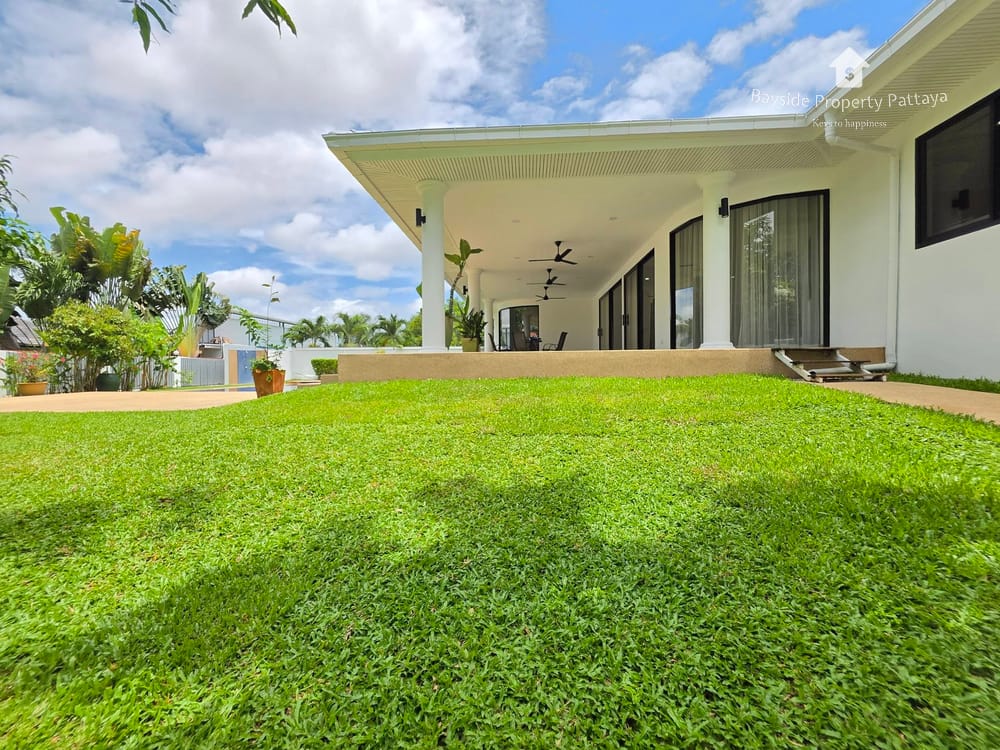 Spacious 4-Bedroom Pool Villa with Air Conditioning in East Pattaya 29