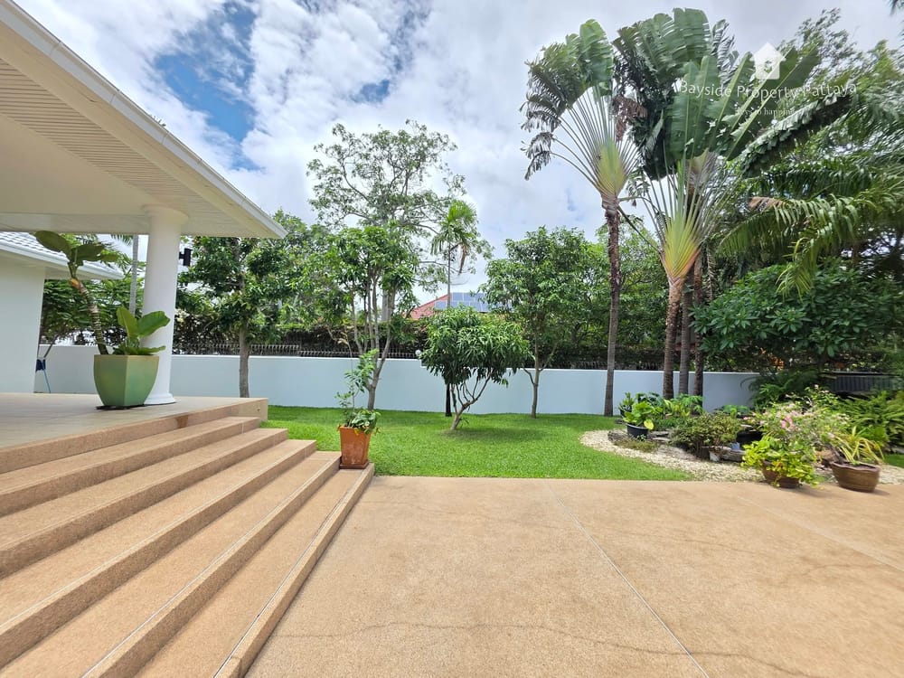 Spacious 4-Bedroom Pool Villa with Air Conditioning in East Pattaya 37