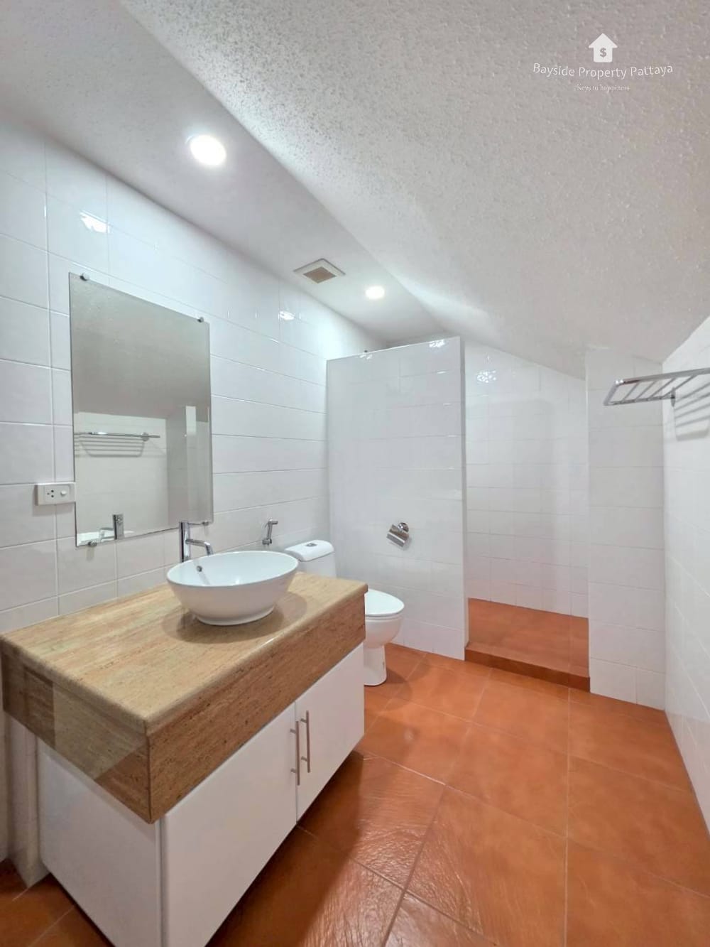 Spacious 4-Bedroom Pool Villa with Air Conditioning in East Pattaya 38